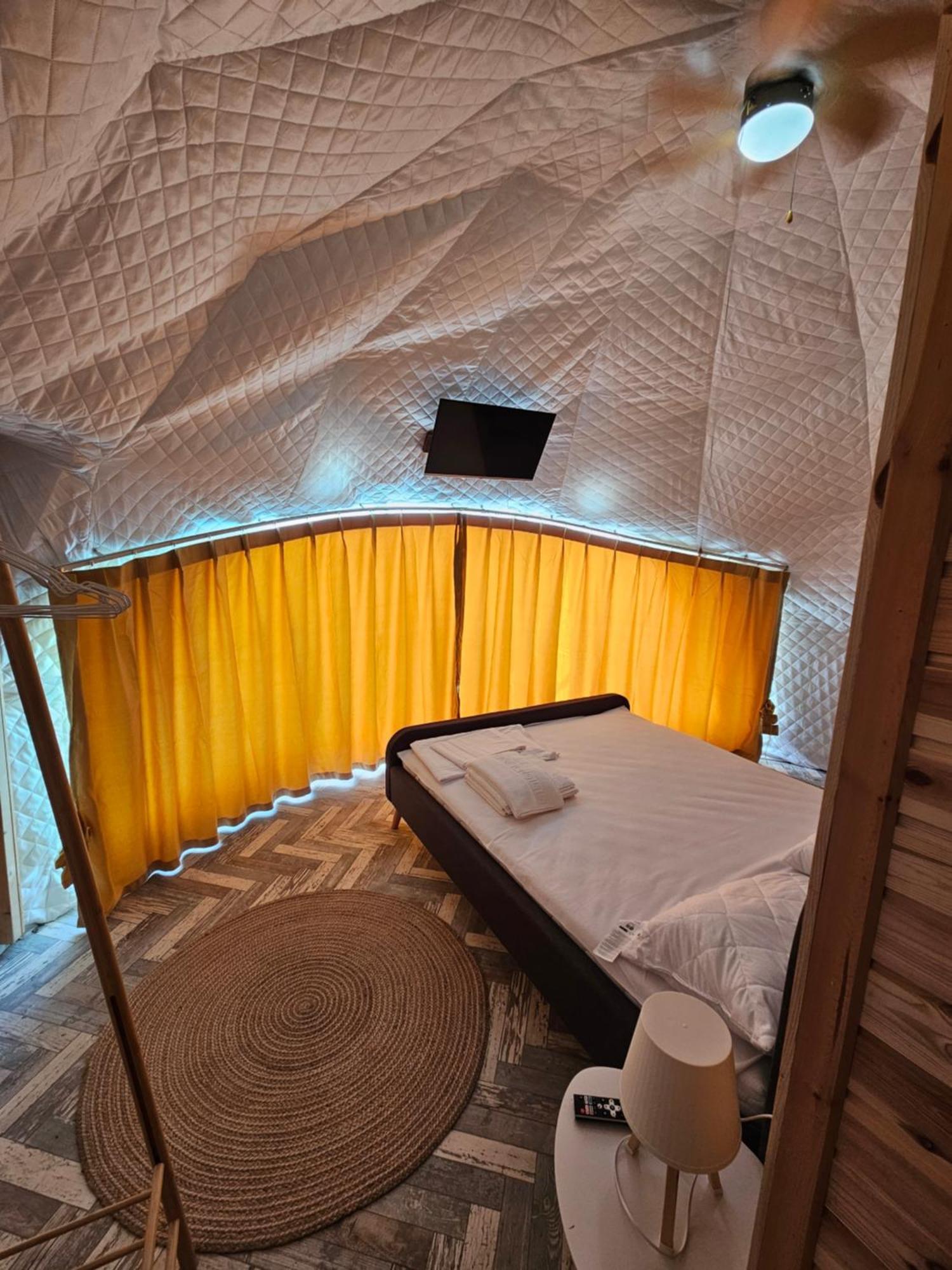 Mar A Lago Glamping23 Douăzeci şi Trei August エクステリア 写真